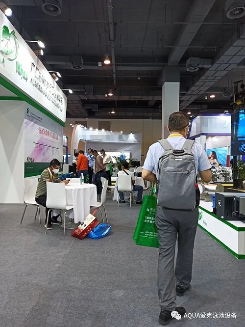 客戶爭相谘詢 客戶爭相谘詢