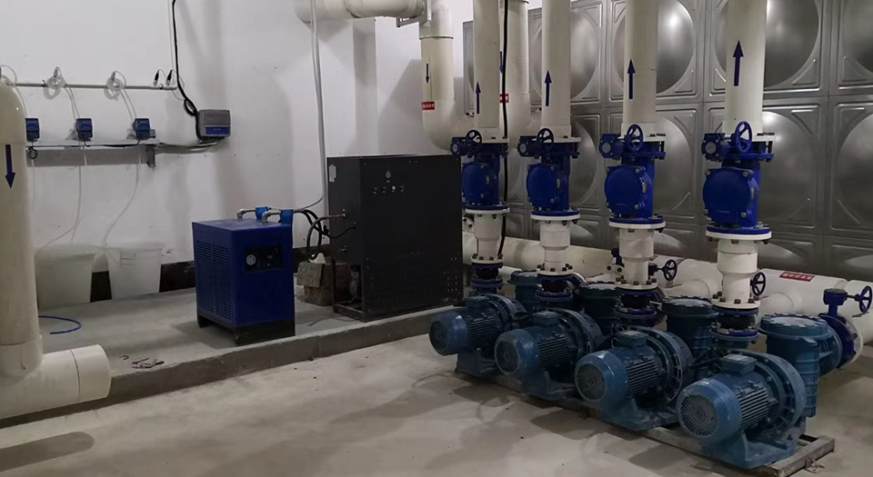 宅男天堂污污视频設備機房