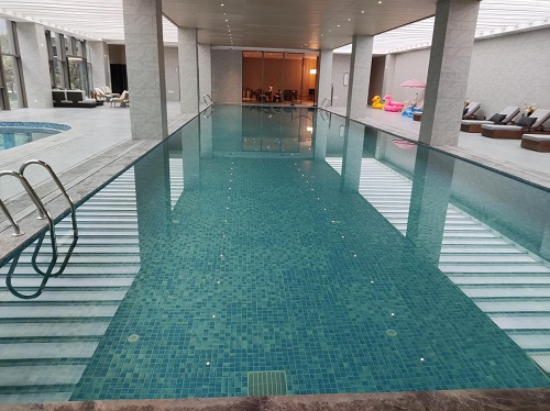 均和雨山前室內恒溫宅男天堂污污视频