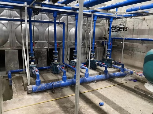 天府三中宅男天堂污污视频設備機房