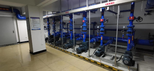 宅男天堂污污视频設備機房中運行的水泵