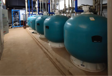 宅男天堂污污视频設備機房中運行的過濾砂缸