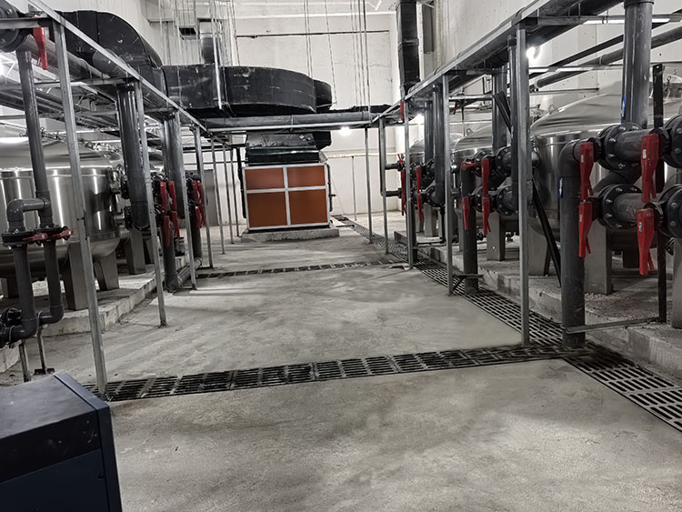 宅男天堂污污视频設備機房